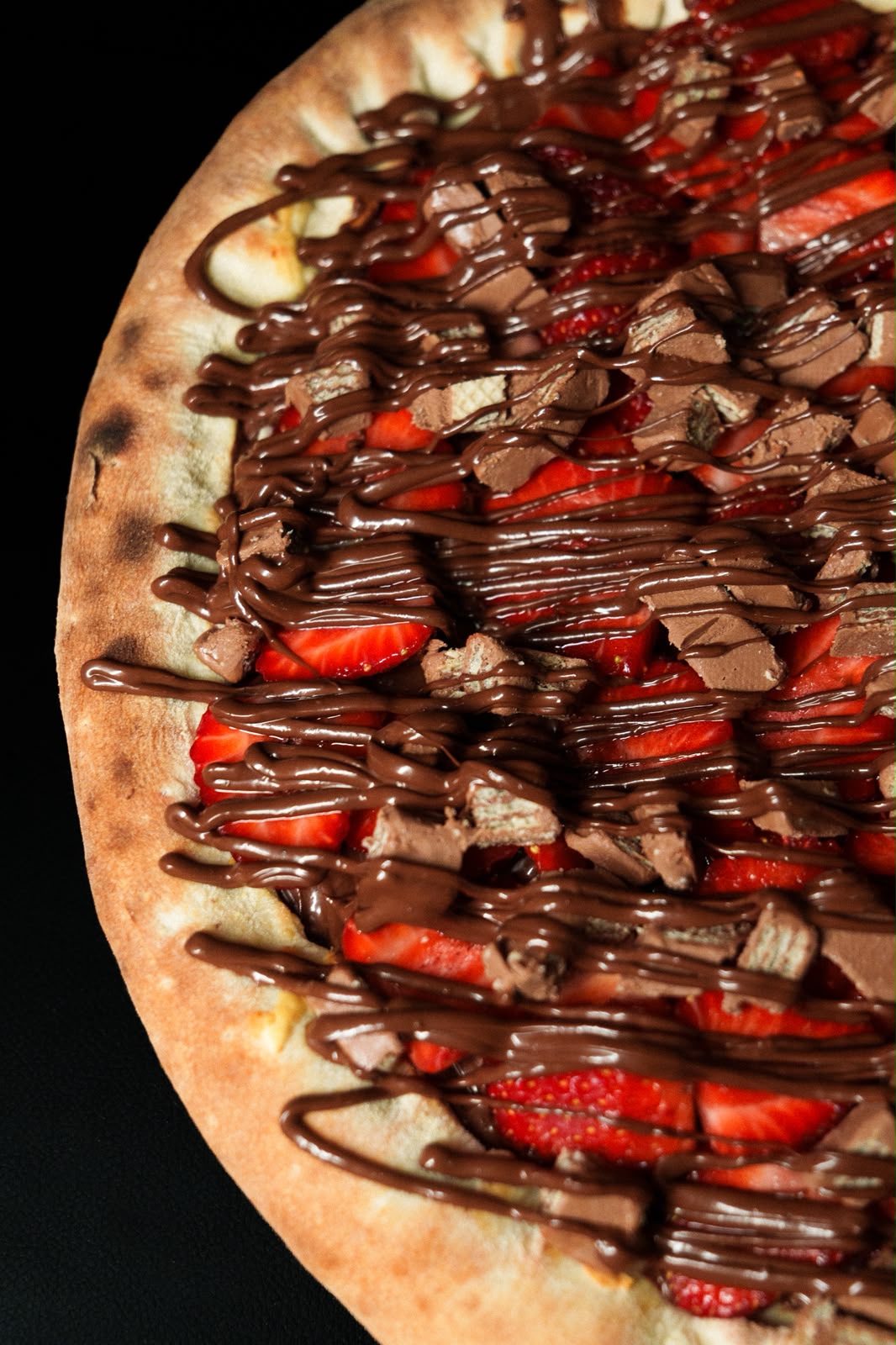 Pizza doce da Medeiros, com morangos e chocolate